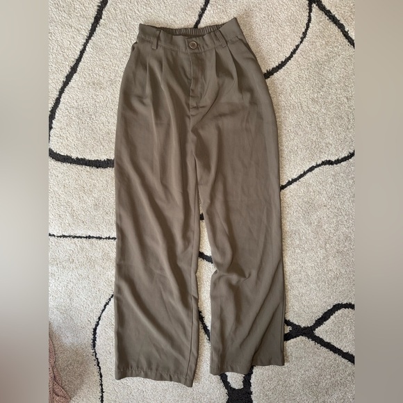 Straight High Waist Pleated Pants - Picture 3 of 6